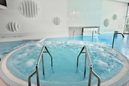 Park Inn by Radisson Meriton Conference and Spa Hotel Tallinn (Estonia) - Aqua center whirlpool