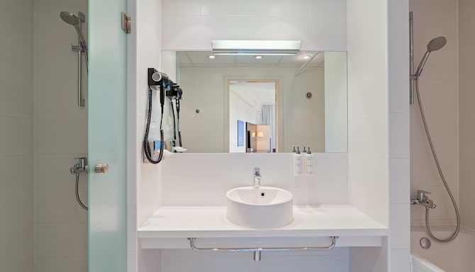 Park Inn by Radisson Meriton Conference & Spa Hotel Tallinn - Sviitti kylpyamme