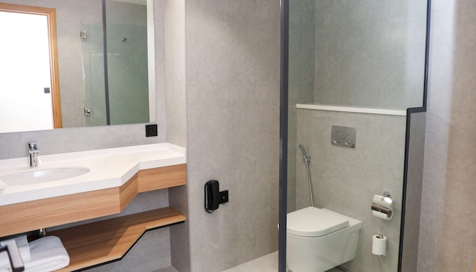 Park Inn by Radisson Muscat - حمام غرفة الضيوف