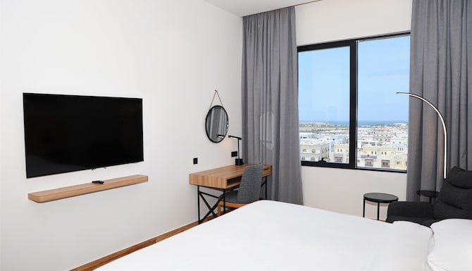 Park Inn by Radisson Muscat - غرفة ضيوف