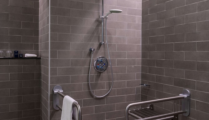 Park Inn by Radisson, Nairobi Westlands - Accessible bathroom
