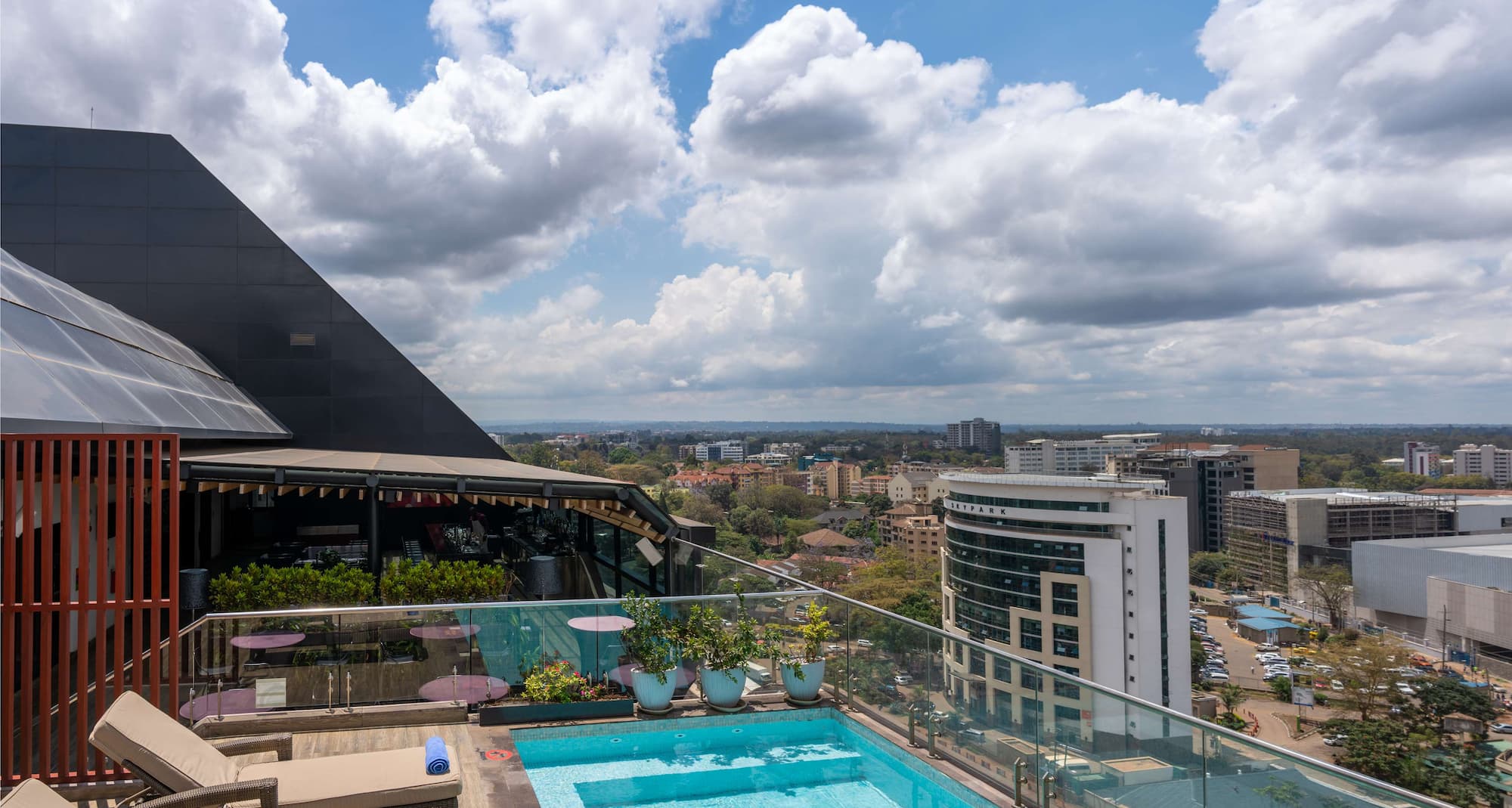 Park Inn by Radisson, Nairobi Westlands - Rooftop pool