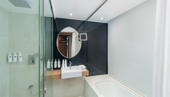 Park Inn by Radisson Navi Mumbai - Superior Bathroom