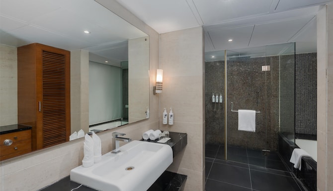 Park Inn by Radisson Navi Mumbai - Deluxe Bathroom