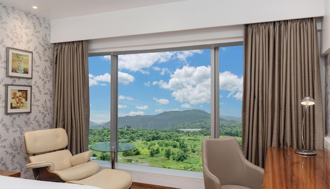 Park Inn by Radisson Navi Mumbai - Superior Bedroom