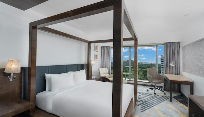 Park Inn by Radisson Navi Mumbai - Suite Bedroom