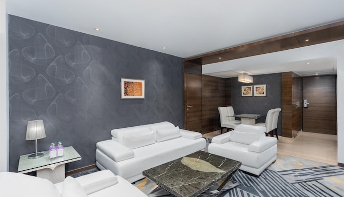 Park Inn by Radisson Navi Mumbai - Suite Living Room