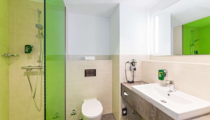 Park Inn by Radisson Neumarkt - Family Room