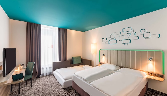 Park Inn by Radisson Neumarkt - Family Room