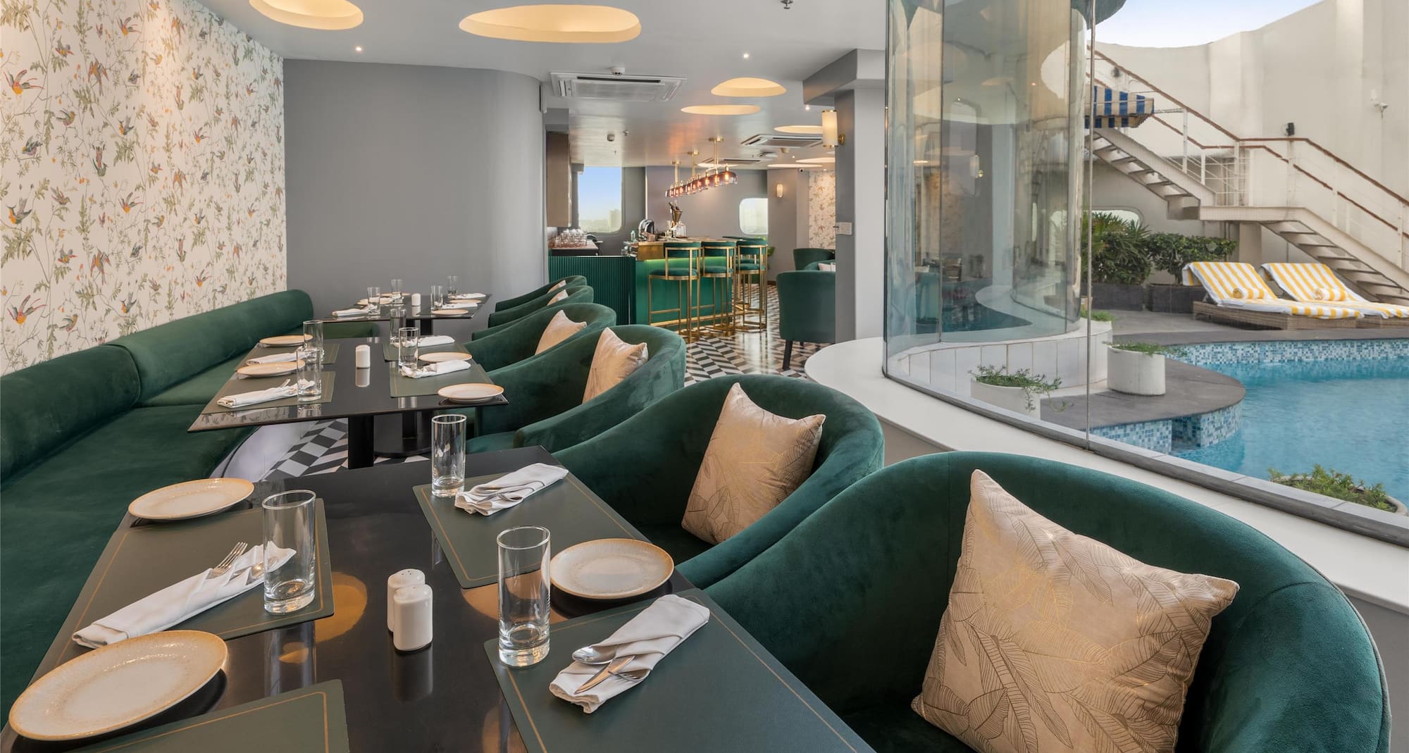 Park Inn by Radisson New Delhi IP Extension - 6A Bar and Lounge