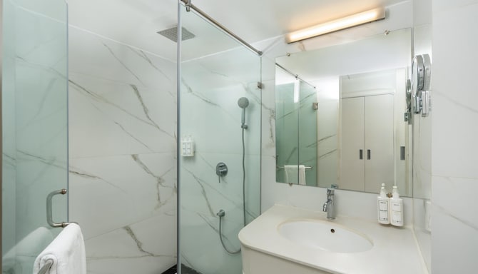 Park Inn by Radisson New Delhi IP Extension - Standard Bathroom