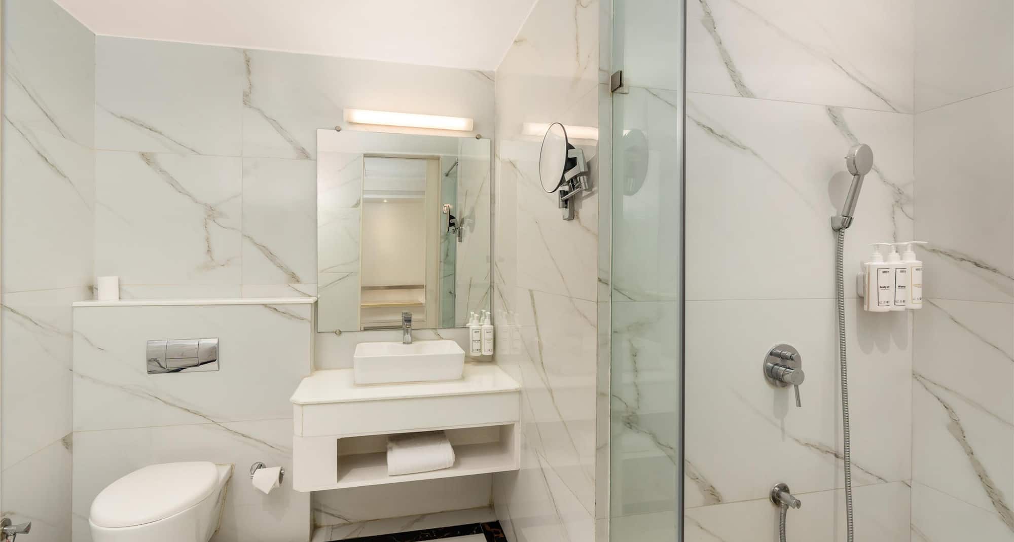 Park Inn by Radisson New Delhi IP Extension - Deluxe Bathroom