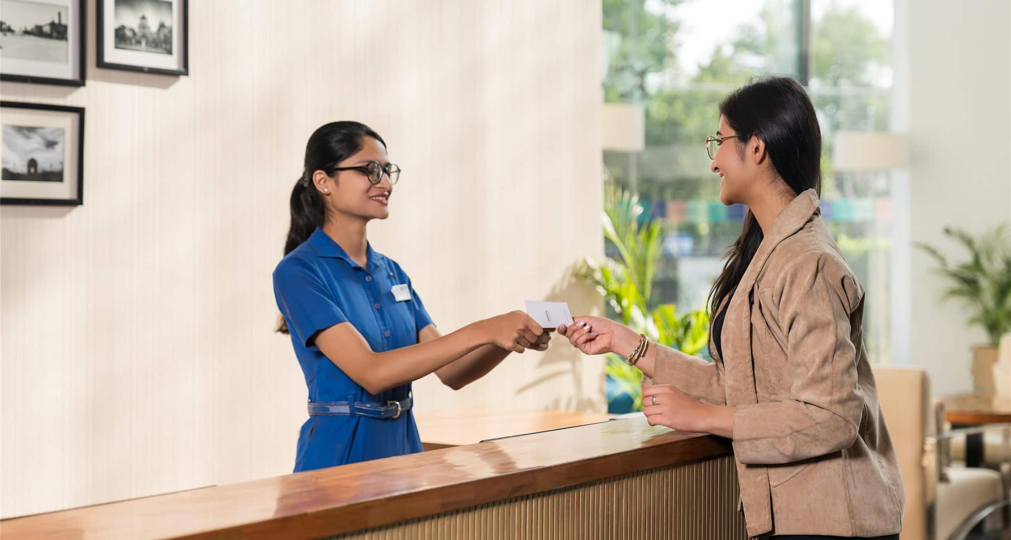 Park Inn by Radisson New Delhi IP Extension - Interaction at Reception Alt