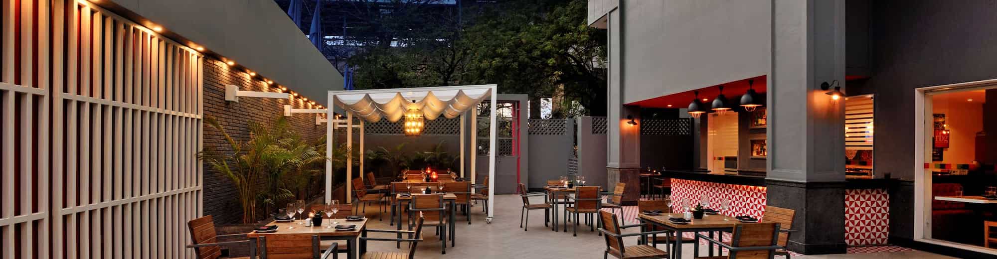 Park Inn by Radisson New Delhi Lajpat Nagar - RBG Bar and Grill Lounge