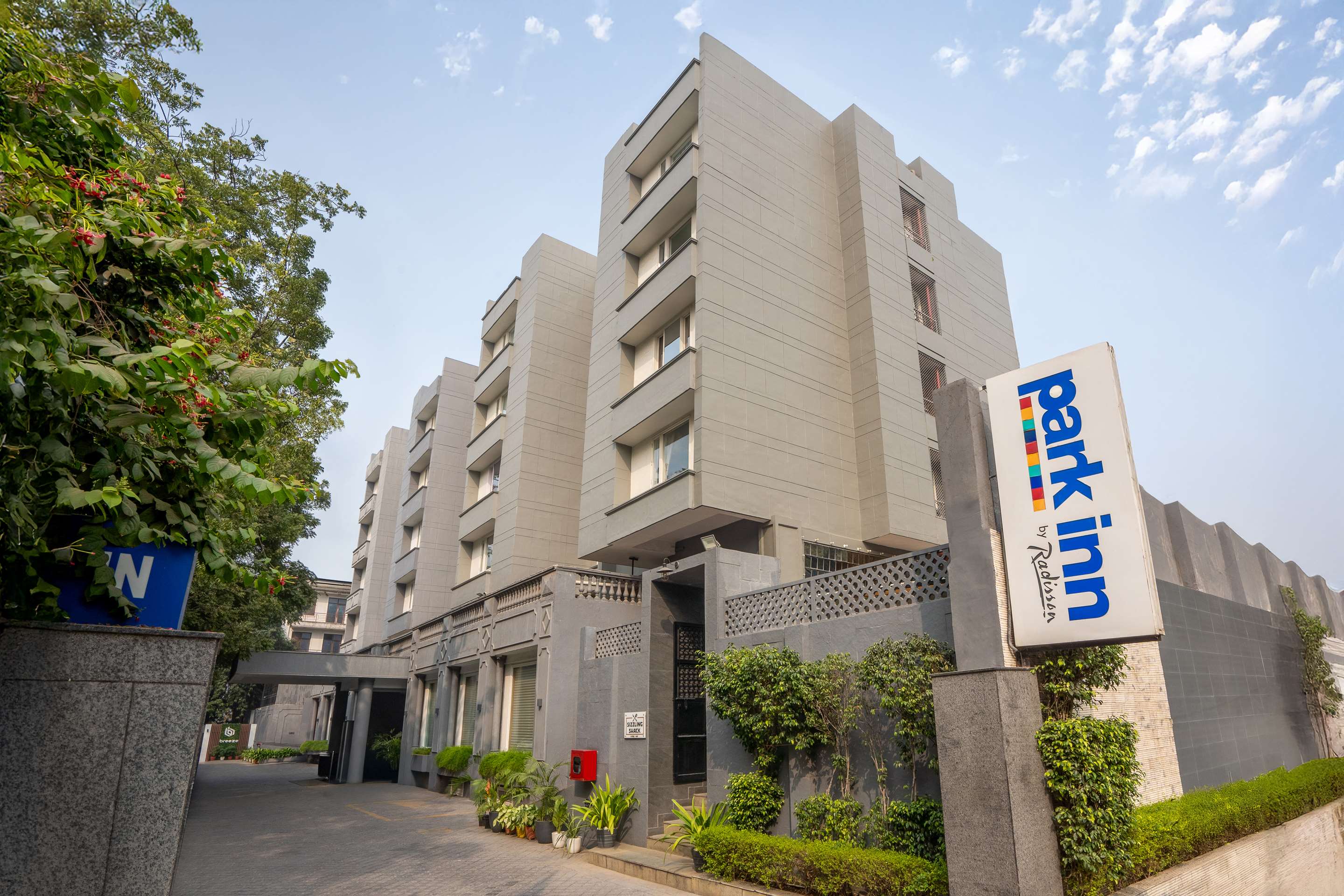 Park Inn by Radisson New Delhi Lajpat Nagar - Facade