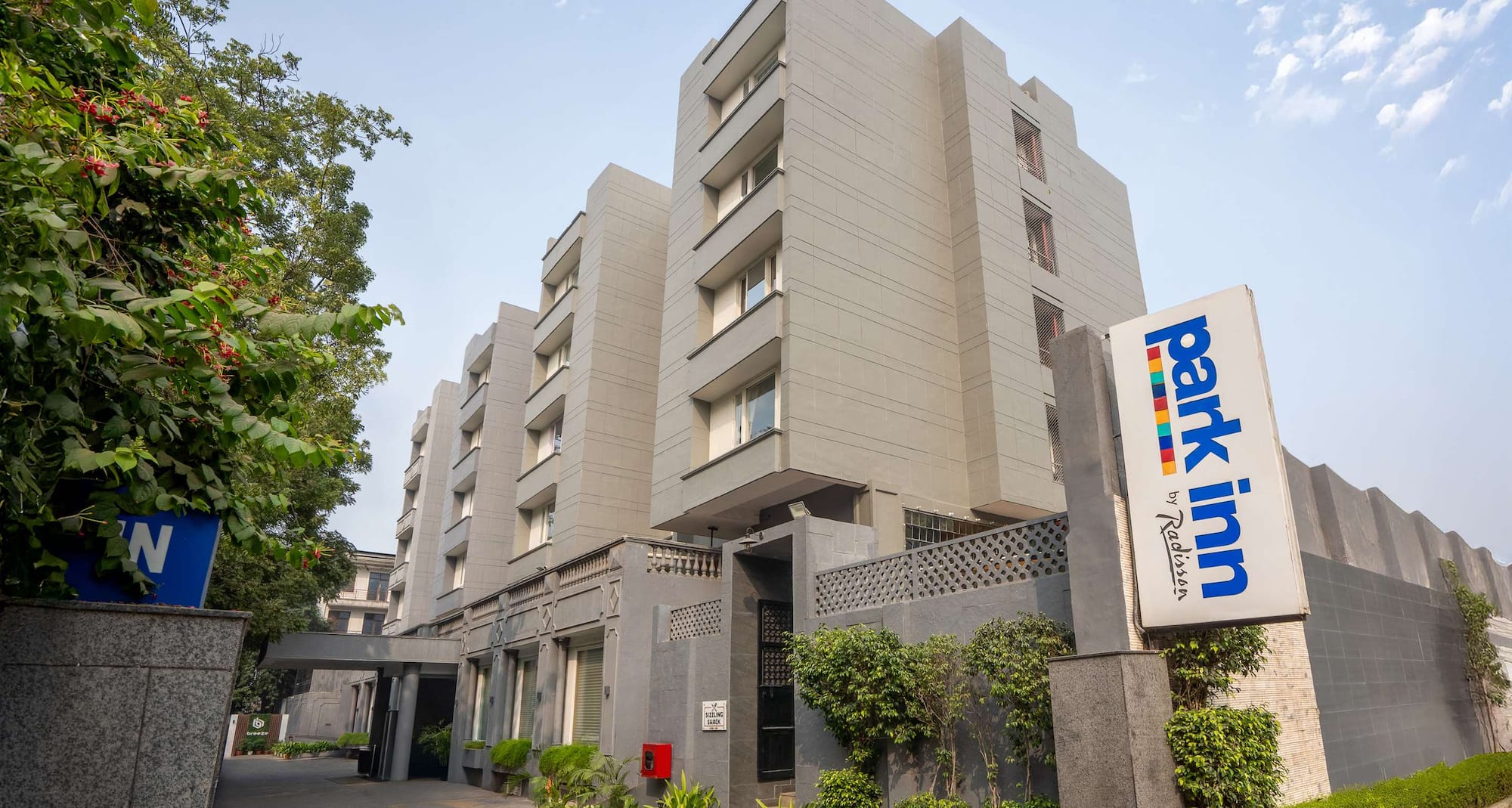 Park Inn by Radisson New Delhi Lajpat Nagar - Facade