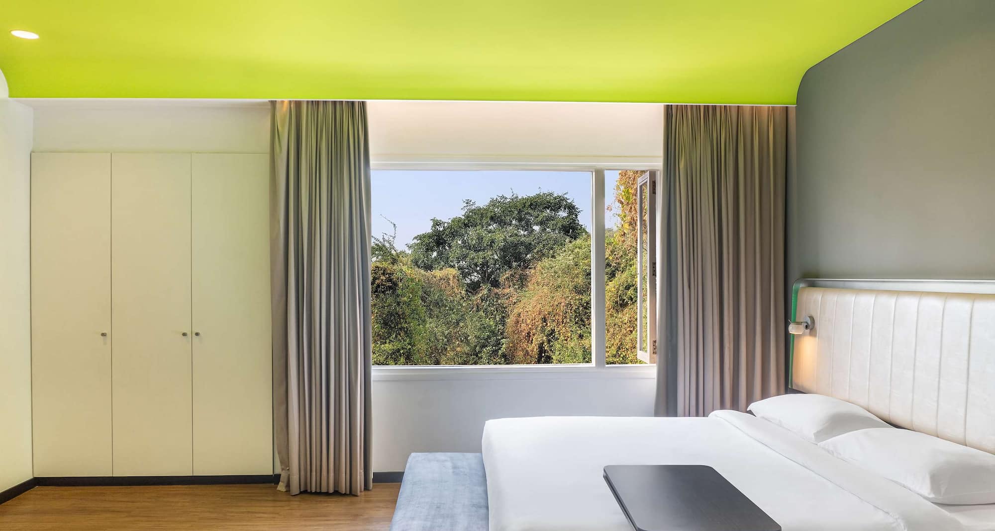 Park Inn by Radisson New Delhi Lajpat Nagar - Business Class Room