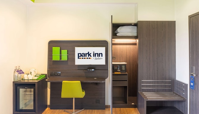 Park Inn by Radisson New Delhi Lajpat Nagar - Superior Room