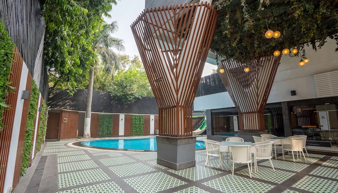 Park Inn by Radisson New Delhi Lajpat Nagar - Swimming Pool