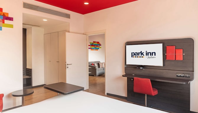 Park Inn by Radisson New Delhi Lajpat Nagar - Executive Suite