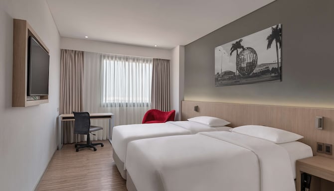 Park Inn by Radisson North EDSA - Deluxe Room with twin beds