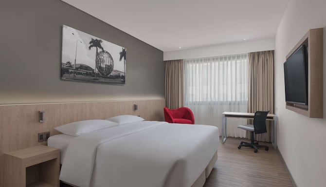 Park Inn by Radisson North EDSA - Standard Room King bed