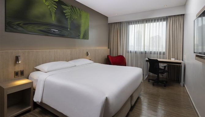 Park Inn by Radisson North EDSA - Standard Room King bed