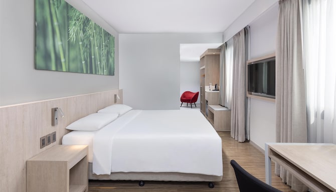 Park Inn by Radisson North EDSA - Deluxe Corner Room