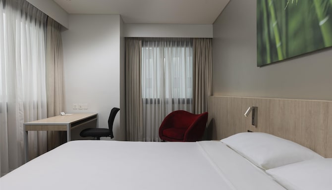 Park Inn by Radisson North EDSA - Deluxe Corner Room