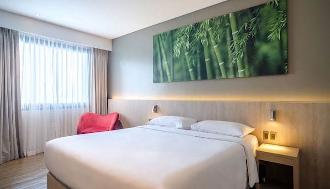 Park Inn by Radisson North EDSA - Standard Room King bed
