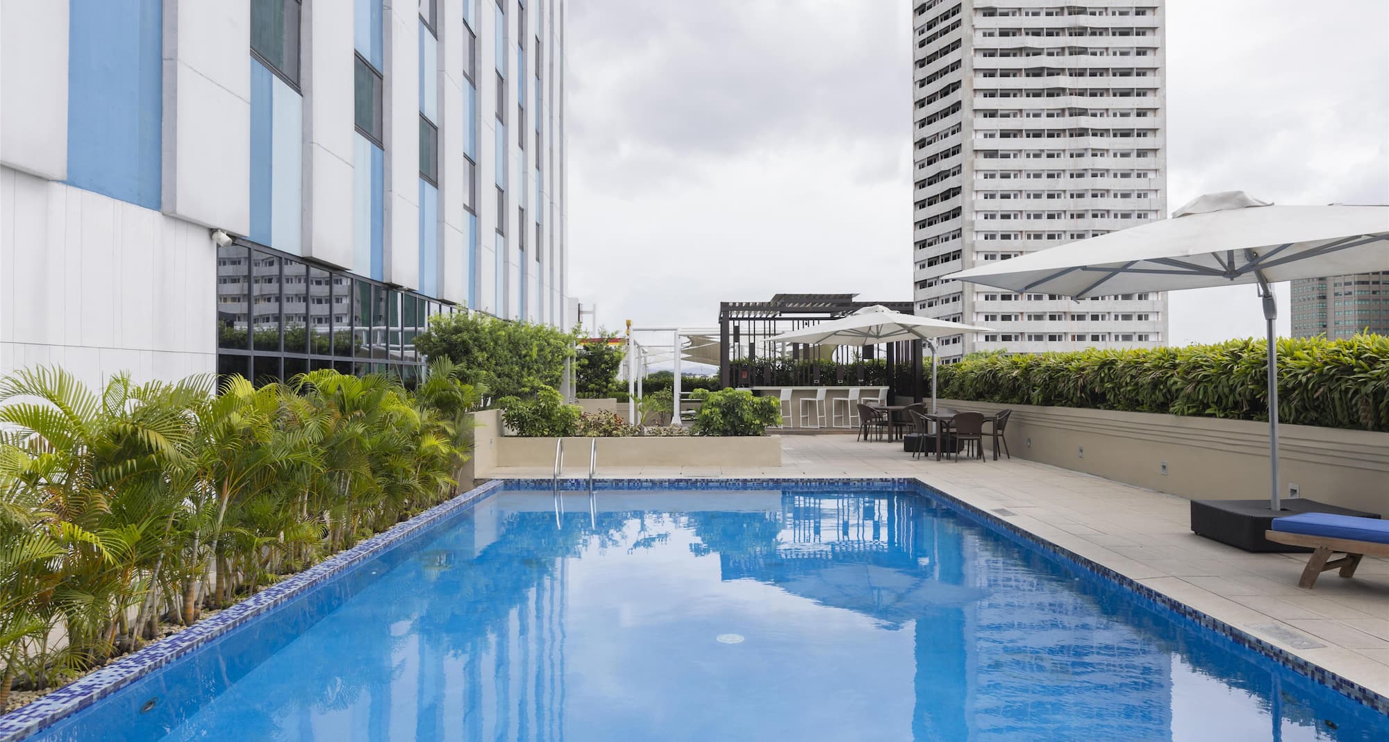 Park Inn by Radisson North EDSA - Pool