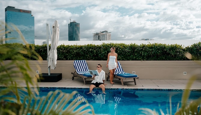 Park Inn by Radisson North EDSA - Pool