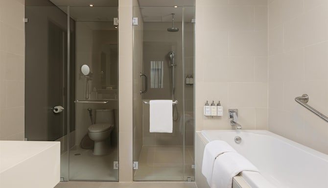 Park Inn by Radisson North EDSA - One Bedroom Suite Bathroom