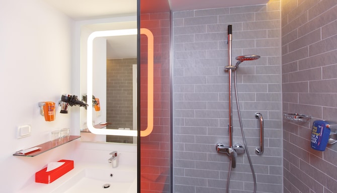 Park Inn by Radisson Novokuznetsk - Guest room bath