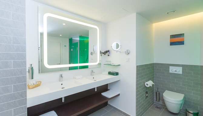 Park Inn by Radisson Novokuznetsk - Suite bathroom
