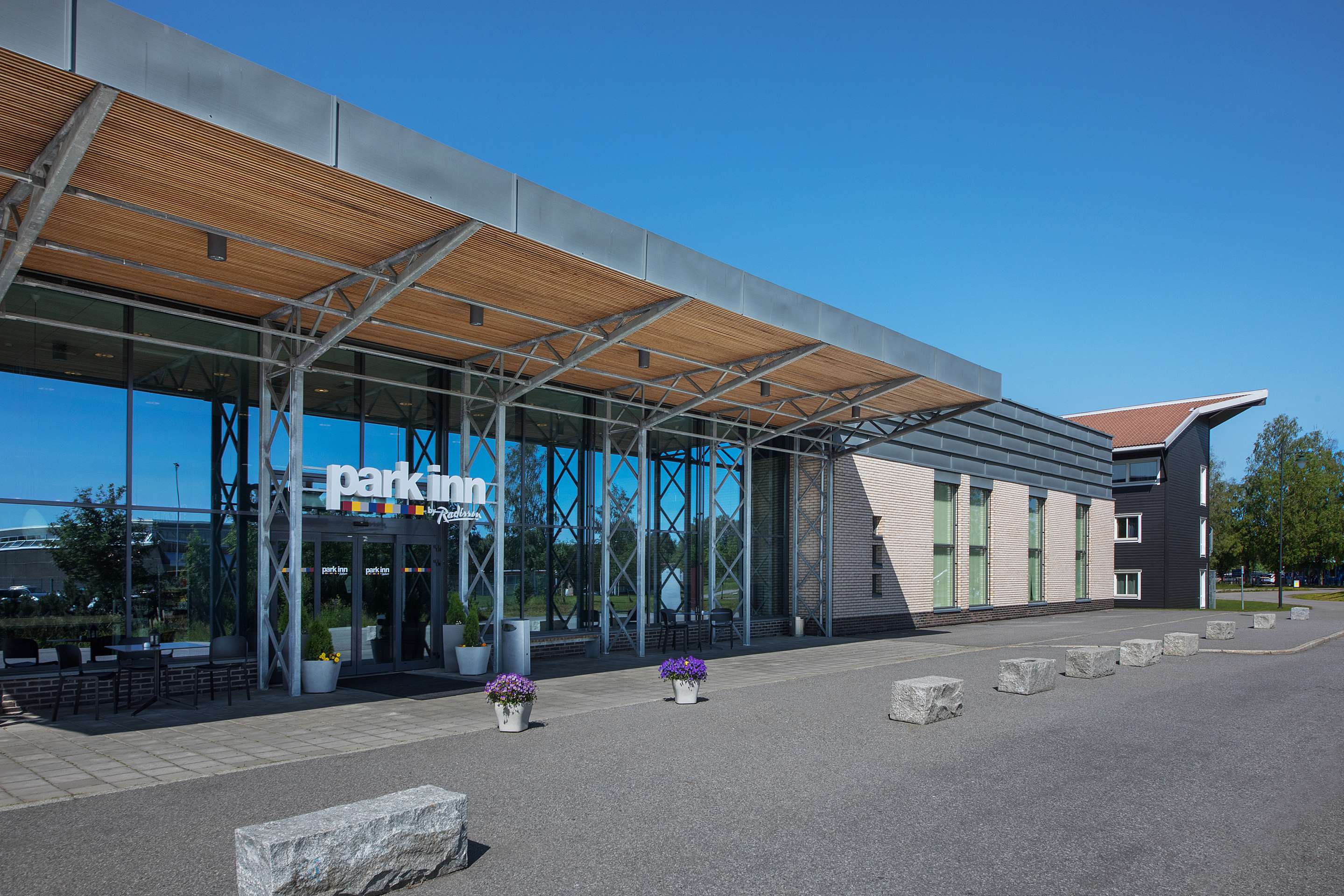 Park Inn by Radisson Oslo Airport Hotel West - Exterior