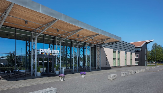 Park Inn by Radisson Oslo Airport Hotel West - Exterior