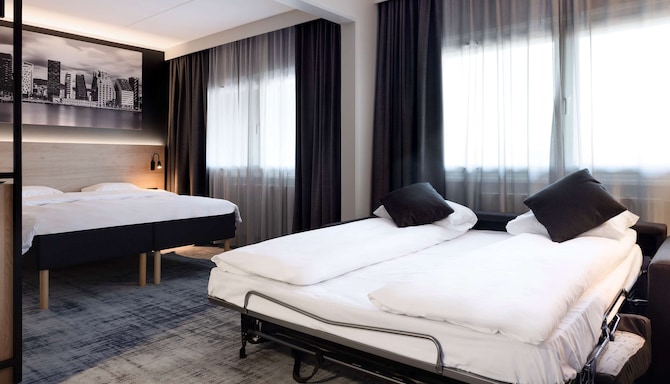 Park Inn By Radisson Oslo Airport Hotel West Shuttle Bus www.radissonhotels.com