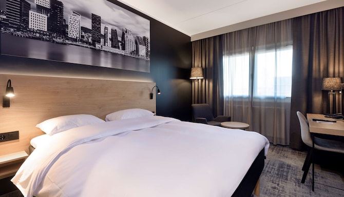 Park Inn By Radisson Oslo Airport Hotel West Parkering www.radissonhotels.com