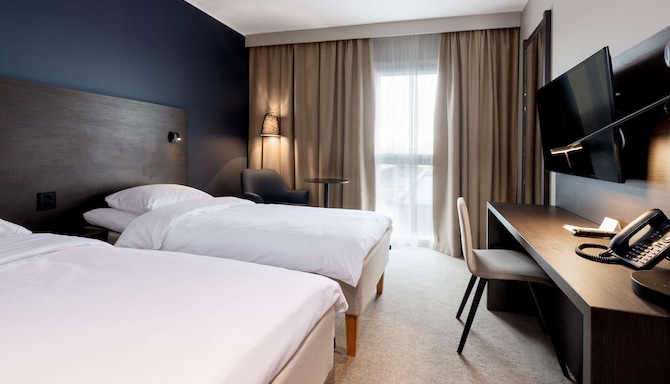 Park Inn by Radisson Oslo Airport Hotel West - Standard Room with twin beds