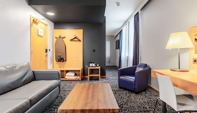 Park Inn by Radisson Peterborough - Junior Suite