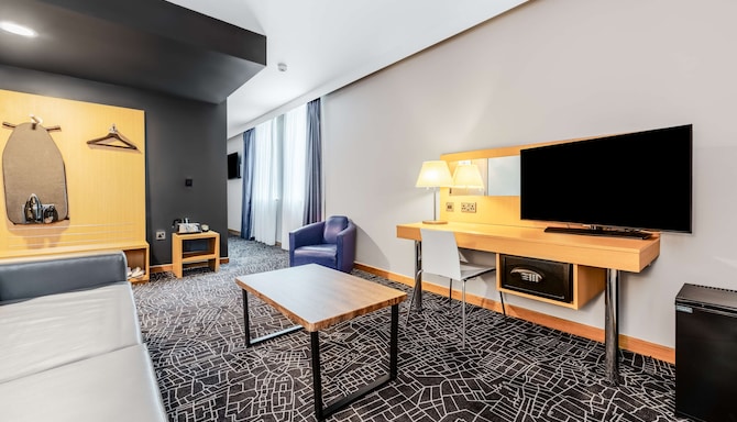 Park Inn by Radisson Peterborough - Junior Suite