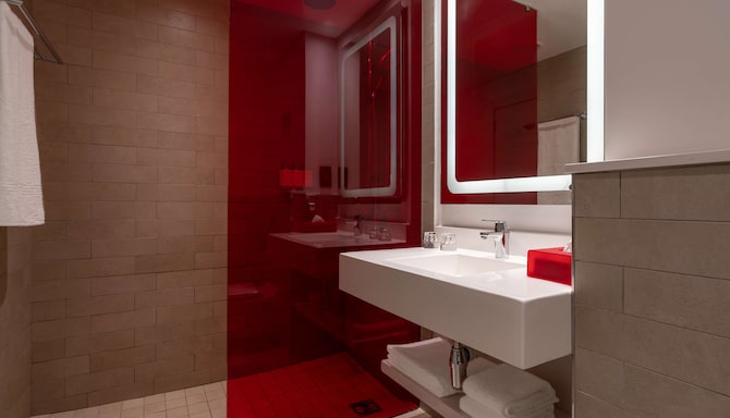 Park Inn by Radisson Polokwane - Standard Bedroom Bathroom