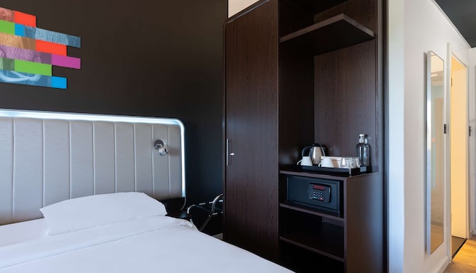 Park Inn by Radisson Polokwane - Standard Room Pool View