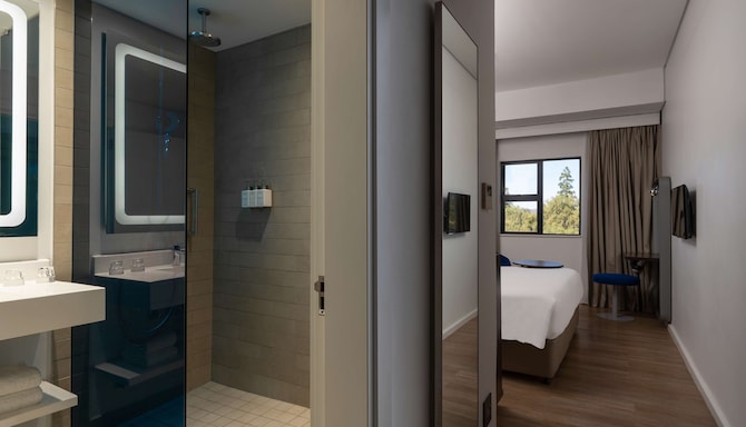 Park Inn by Radisson Polokwane - Standard Room Pool View