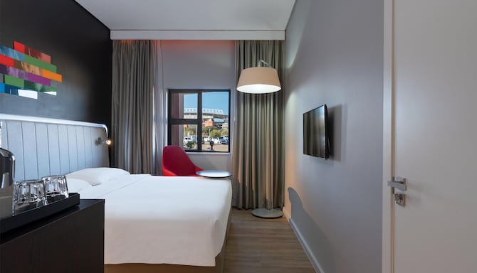 Park Inn by Radisson Polokwane - Standard Accesible Room with Stadium view