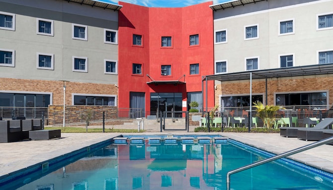 Park Inn by Radisson Polokwane - Swimming Pool