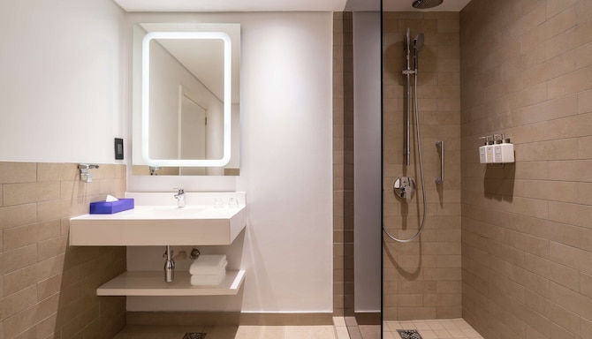 Park Inn by Radisson Polokwane - One Bedroom Suite Bathroom