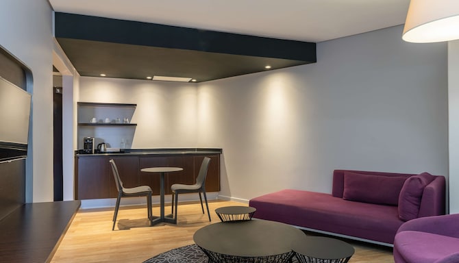 Park Inn by Radisson Polokwane - One Bedroom Suite Lounge Area