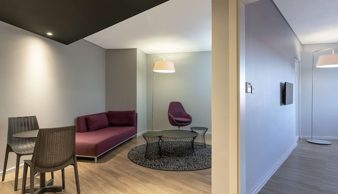 Park Inn by Radisson Polokwane - One Bedroom Suite Lounge Area
